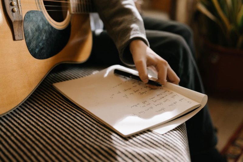 Come scrivere una canzone, la guida definitiva